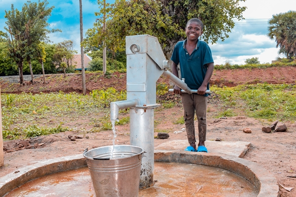 Drilling an artesian well in the Seriya district of Tamale, northern Ghana